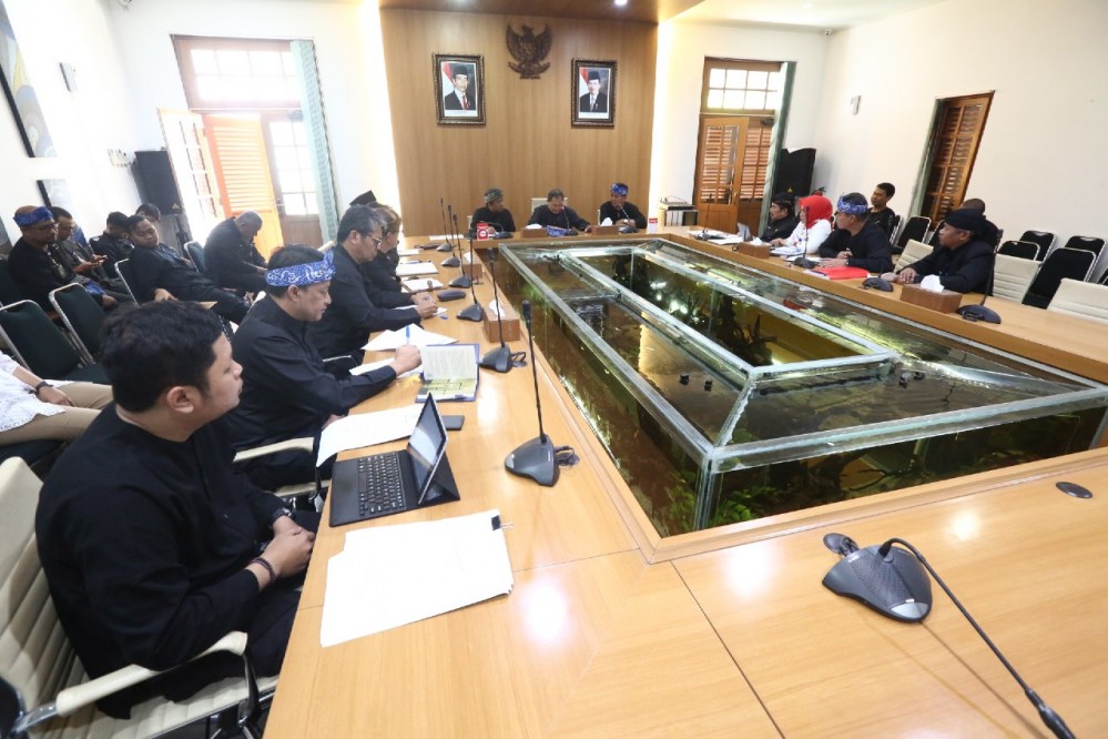 Preview RAPAT TERKAIT PEMBERIAN HONORARIUM GURU HONORER, DI PENDOPO KOTA BANDUNG. RABU, 15 MEI 2019.